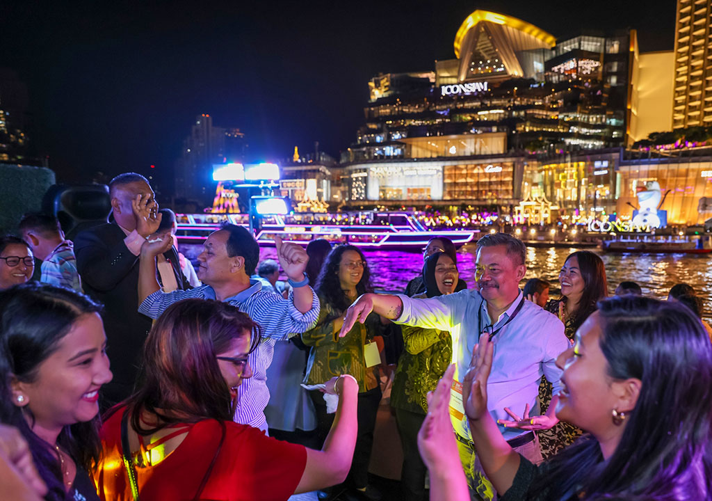 Bangkok Event Photographer Boat cruise and party photos passing Icon Siam