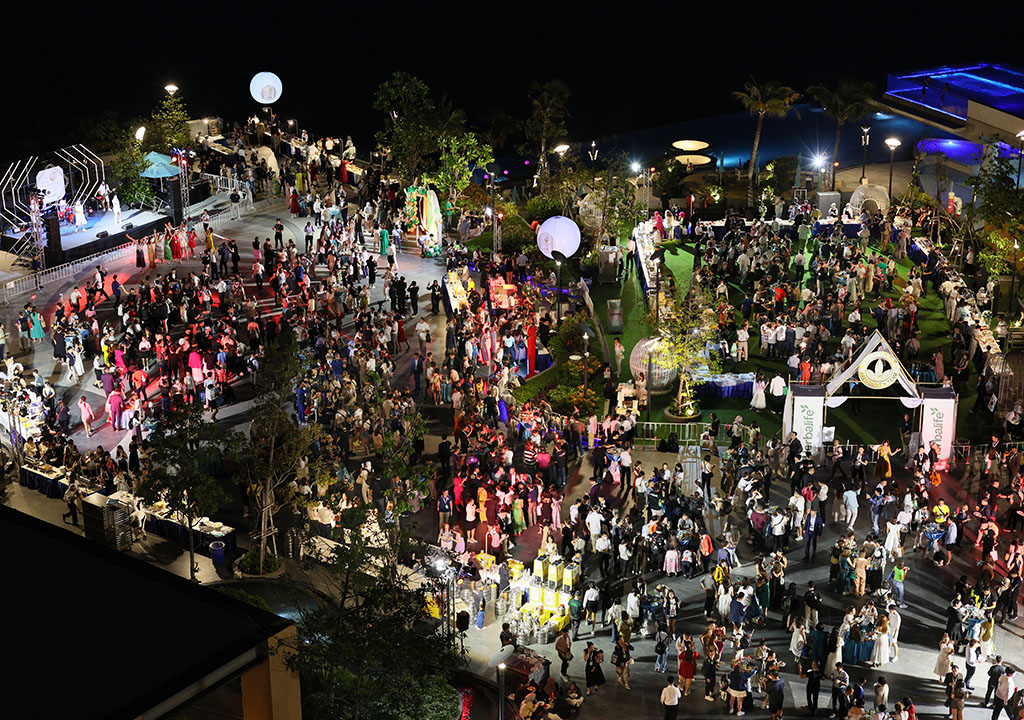 Bangkok Event Photographer boat cruises and party Thailand