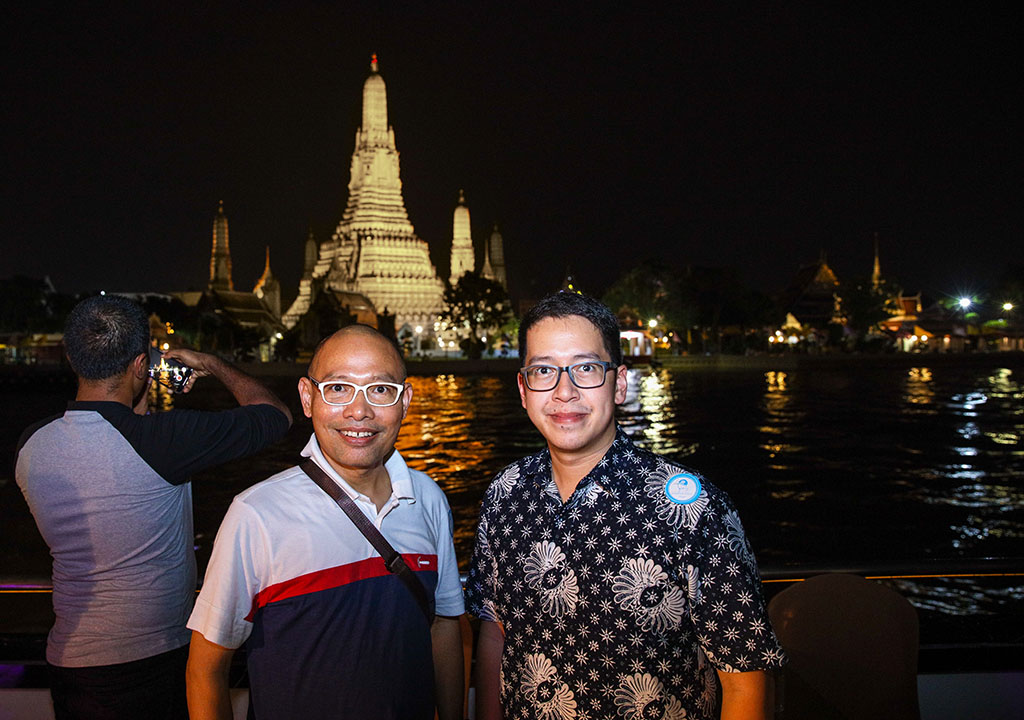 Bangkok Event Photography boat cruise Wat Arun on the horizon